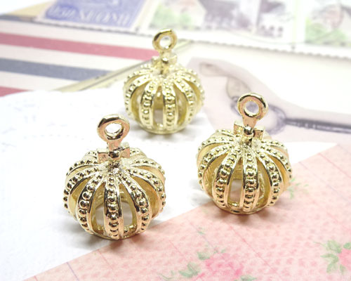 La couronne ［cha-c-005] 【手芸・手芸用品・手芸材料・手作り・アクセサリー・パーツ・ネックレス・イヤリング・ピアス・ハンドメイド・素材】