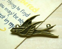 翔る鳥　[cha-p-181]【アクセサリーチャーム・ピューターチャーム・ビーズパーツ】