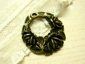 ローズサークル　[cha-p-219]【アクセサリーチャーム・ピューターチャーム・ビーズパーツ】