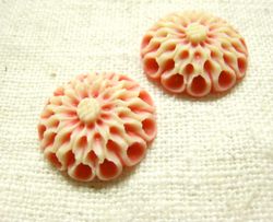 ダリヤ クリームピーチ[cab-flo-pin-077]【フラワーカボション・アクセサリーパーツ・ビーズ】