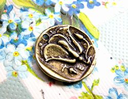 【サイズ】1.7x1.6cm 【色】金古美・銀古美 　　　 【素材】ピューター