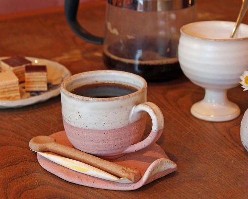 信楽焼 コーヒーカップ＆ソーサー 桃色白かけ コーヒー碗皿 セット 陶器 コーヒーカップ ソーサー ペア 北欧 来客用 おしゃれ 珈琲 碗皿 プレゼント ギフト 信楽焼き やきもの