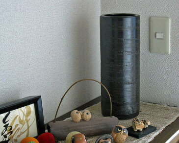 信楽焼 花瓶 黒 松皮 寸胴 おしゃれ 一輪挿し 大きな 花入 北欧 陶器 大型 花びん 花器 フラワーベース 寸胴 投入れ 信楽 信楽焼き やきもの (MR9091-05G)