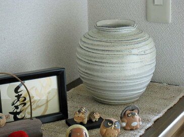 信楽焼 花瓶 チタン 白 丸 6.5号 在庫数限り 在庫処分 おしゃれ 一輪挿し 小さい 花入 北欧 陶器 花びん 花器 フラワーベース 信楽 信楽焼き やきもの あす楽(MR8009-05G)
