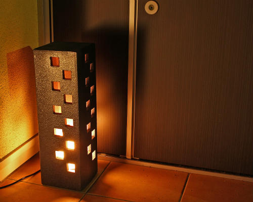 【ポイント8倍】信楽焼 インテリアライト 黒市松 大 屋外 屋内 兼用 コンセント式 エクステリアライト インテリア照明 おしゃれ 照明器具 ライト 陶器 癒や...