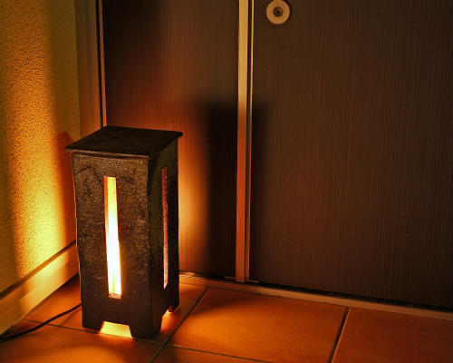 【ポイント8倍】信楽焼 インテリアライト 古陶 大 屋外 屋内 兼用 コンセント式 エクステリアライト インテリア照明 おしゃれ 照明器具 ライト 陶器 癒やし...