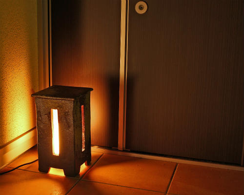 【ポイント8倍】信楽焼 インテリアライト 古陶 小 屋外 屋内 兼用 コンセント式 エクステリアライト インテリア照明 おしゃれ 照明器具 ライト 陶器 癒やし...