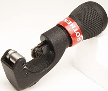 【中古】【輸入品・未使用】Rothenberger ROTRAC 42 PLUS 70021 Professional Tube Cutter%カンマ% 1/4 - 1-5/8 by Rothenberger【メーカー名】【メーカー型番】70021【ブランド名】【商品説明】Rothenberger ROTRAC 42 PLUS 70021 Professional Tube Cutter%カンマ% 1/4 - 1-5/8 by Rothenberger当店では初期不良に限り、商品到着から7日間は返品を 受付けております。こちらは当店海外ショップで一般の方から買取した未使用・未開封品です。買取した為、中古扱いとしております。他モールとの併売品の為、完売の際はご連絡致しますのでご了承ください。ご注文からお届けまで1、ご注文⇒ご注文は24時間受け付けております。2、注文確認⇒ご注文後、当店から注文確認メールを送信します。3、当店海外倉庫から当店日本倉庫を経由しお届けしますので10〜30営業日程度でのお届けとなります。4、入金確認⇒前払い決済をご選択の場合、ご入金確認後、配送手配を致します。5、出荷⇒配送準備が整い次第、出荷致します。配送業者、追跡番号等の詳細をメール送信致します。6、到着⇒出荷後、1〜3日後に商品が到着します。　※離島、北海道、九州、沖縄は遅れる場合がございます。予めご了承下さい。お電話でのお問合せは少人数で運営の為受け付けておりませんので、メールにてお問合せお願い致します。営業時間　月〜金　10:00〜17:00お客様都合によるご注文後のキャンセル・返品はお受けしておりませんのでご了承下さい。