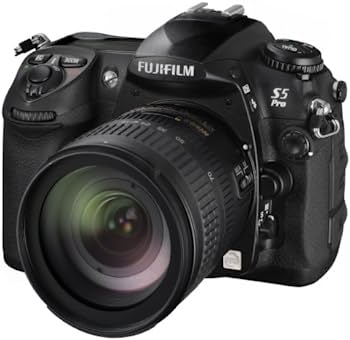 【中古】FUJIFILM デジタル一眼レフカメラ FinePix (ファインピックス) S5 Pro FX-S5P当店取り扱いの中古品についてこちらの商品は中古品となっております。 付属品の有無については入荷の度異なり、商品タイトルに付属品についての記載がない場合もございますので、ご不明な場合はメッセージにてお問い合わせください。 買取時より付属していたものはお付けしておりますが、付属品や消耗品に保証はございません。中古品のため、使用に影響ない程度の使用感・経年劣化（傷、汚れなど）がある場合がございますのでご了承下さい。また、中古品の特性上ギフトには適しておりません。当店は専門店ではございませんので、製品に関する詳細や設定方法はメーカーへ直接お問い合わせいただきますようお願い致します。 画像はイメージ写真です。ビデオデッキ、各プレーヤーなど在庫品によってリモコンが付属してない場合がございます。限定版の付属品、ダウンロードコードなどの付属品は無しとお考え下さい。中古品の場合、基本的に説明書・外箱・ドライバーインストール用のCD-ROMはついておりませんので、ご了承の上お買求め下さい。当店での中古表記のトレーディングカードはプレイ用でございます。中古買取り品の為、細かなキズ・白欠け・多少の使用感がございますのでご了承下さいませ。ご返品について当店販売の中古品につきまして、初期不良に限り商品到着から7日間はご返品を受付けておりますので 到着後、なるべく早く動作確認や商品確認をお願い致します。1週間を超えてのご連絡のあったものは、ご返品不可となりますのでご了承下さい。中古品につきましては商品の特性上、お客様都合のご返品は原則としてお受けしておりません。ご注文からお届けまでご注文は24時間受け付けております。当店販売の中古品のお届けは国内倉庫からの発送の場合は3営業日〜10営業日前後とお考え下さい。 海外倉庫からの発送の場合は、一旦国内委託倉庫へ国際便にて配送の後にお客様へお送り致しますので、お届けまで3週間から1カ月ほどお時間を頂戴致します。※併売品の為、在庫切れの場合はご連絡させて頂きます。※離島、北海道、九州、沖縄は遅れる場合がございます。予めご了承下さい。※ご注文後、当店より確認のメールをする場合がございます。ご返信が無い場合キャンセルとなりますので予めご了承くださいませ。