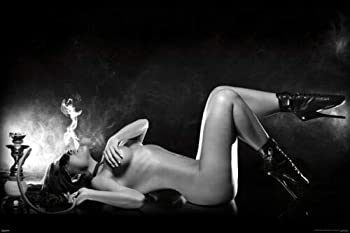 【中古】【輸入品・未使用】Hookah girl pinup poster 24x36%ダブルクォーテ% Naked woman smoking pot [並行輸入品]