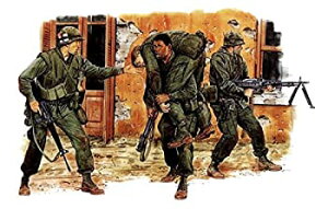 【中古】【輸入品・未使用】ドラゴン 1/35 アメリカ海兵隊 テト攻勢 1968年 プラモデル DR3305