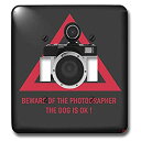 【中古】【輸入品・未使用】3drose LSP _ 37715?_ 2?Beware of the写真家の犬はOK。レッドテキストと三角形、ブラック背景、フラッシュカメラ???ダブル切り替えスイッチ