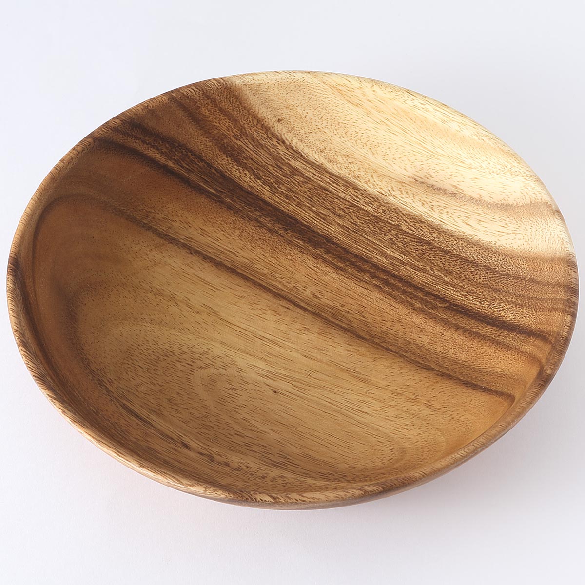 こちらは無印良品の木製深皿。木目の美しいアカシア材を使っていて、カフェ風のテーブルコーディネートにぴったりです。落としても割れないので子供が使うのにもおすすめです。