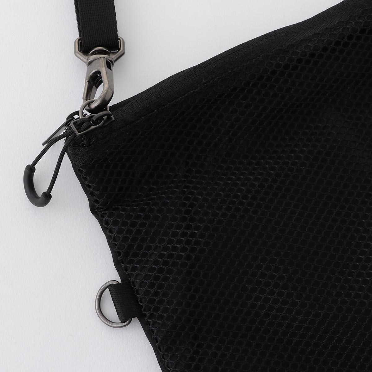 ポリエステルダブルファスナーケース・ショルダー付黒・約19×27cm