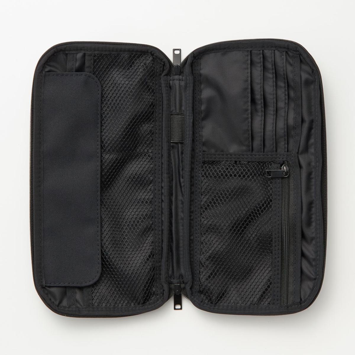 ポリエステルパスポートケース（新）黒・約23×12cm