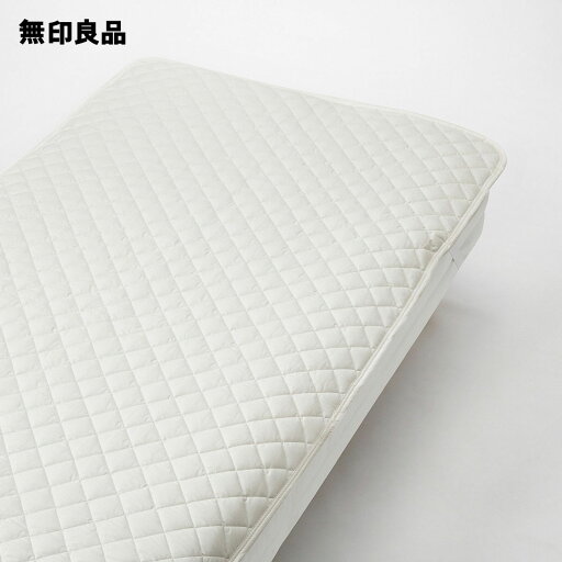 無印良品のポリエステルわたベッドパッド・ゴム付/セミダブル 120×200cm(布団・寝具)