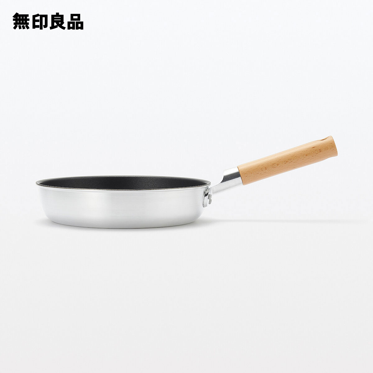 焼き面が広い こびりつきにくいフライパン 浅型・ガス火専用／約直径24cm