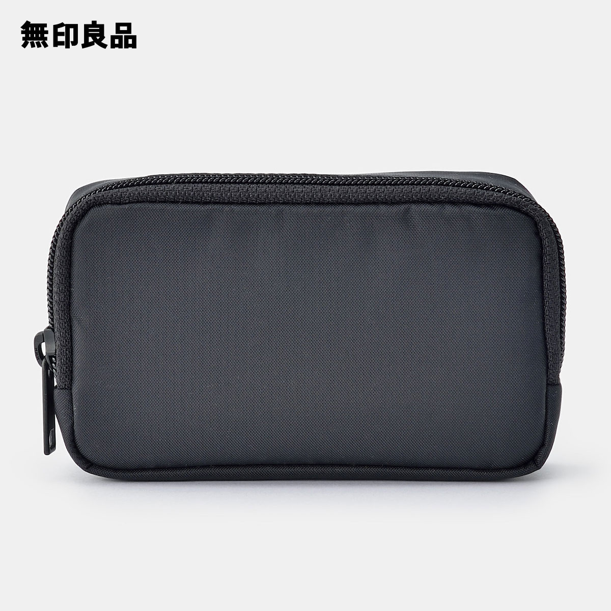 ナイロンコンパクトポーチ・黒 約9×14×3．5cm