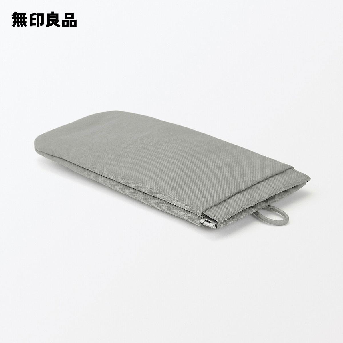 リンクルナイロン　片手で開くフラットポーチ・M　約10．3×18．5cm