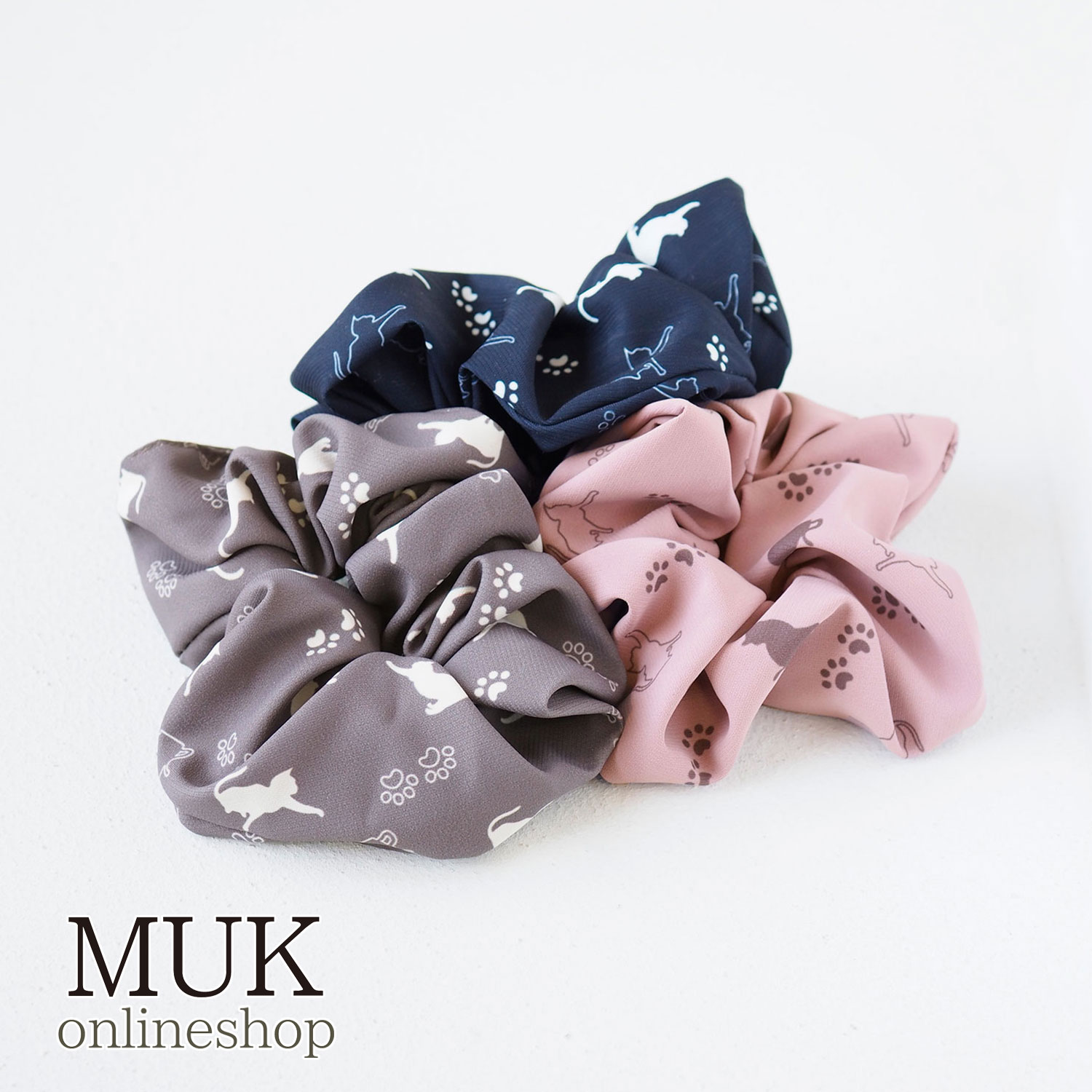 シュシュ ねこ ネコ 猫 CAT ネイビー ブラウン ピンク 猫柄 シンプル muk プレゼント ギフト クリスマスプレゼント