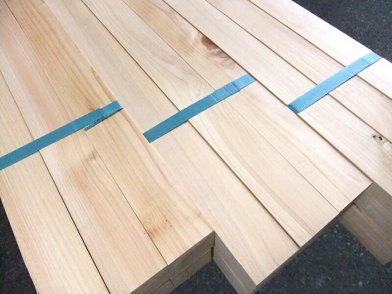 桧　人工乾燥・モルダー仕上　節有　4000×45×45ミリ　6本入(34kg)【個人宅配送不可】