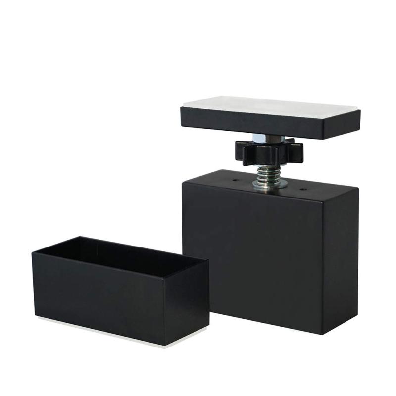 平安伸銅工業 LABRI DIY収納パーツ 2×4アジャスター マットブラック 最大使用荷重20kg DXK-1セット内容アジャスター 1セット、取扱説明書使用荷重20kg (柱一本当たり)カラーマットブラック対応木材2×4 木材 取付寸法(天井の高さ)2750mmまで木材カットの目安取付場所の高さより95mm短い木材をご用意ください。材質〈樹脂部品〉ABS樹脂・合成ゴム〈ねじ類〉鉄・メッキ〈バネ〉バネ鋼・メッキ2×4木材を床と天井に突っ張り、DIYの基礎となる支柱をたてるためのアジャスター。ジャッキを回すだけで、2x4材をしっかり固定できる。お部屋の雰囲気や使用する木材のカラーに合わせて選べる5色展開。