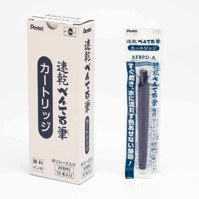 ぺんてる 筆ペン 速乾 ぺんてる筆 カートリッジ 黒 10本 XFRPD-A特長速乾ぺんてる筆（中字・極細）カートリッジ　10本1本あたりサイズ/重さ幅 13mm、奥行 13mm × 長さ122mm/9gインキ色黒材質後軸＝再生PE、尾栓＝PE