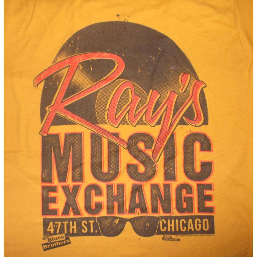 BLUES BROTHERS, THE RAYS LIGHTWEIGHT TEEジョン・ベルーシとダン・エイクロイド主演、ブルースやR&B、ソウルミュージックなどの黒人音楽に対するオマージュが込められたスラップスティックコメディ、「ブルースブラザース」のTシャツ「BLUES BROTHERS, THE RAYS LIGHTWEIGHT TEE」です。神からの啓示を受けたJAKE & ELWOODの二人が機材を探しに訪れる、レイチャールズ扮する盲目の店主のショップ「レイ楽器店」(街中が踊りだす圧巻のシーン)デザイン!vividなボディーカラーも◎!!US正規品Sサイズ細身の170cm前後の方に良いかと思われます。肩幅39cm,着丈70cm,身幅47mMサイズ170cm～175cm位の方に良いかと思われます。肩幅423cm、着丈74cm、身幅50cmLサイズ180cm前後の方に良いかと思われます。肩幅49cm, 着丈77cm,身幅54cm,XLサイズ180cm位の方?良いかと思われます。肩幅57cm, 身幅61cm, 着丈78cm多少の誤差はご容赦ください。モデル 161cm , Sサイズ着用ムービーTシャツ関連ブルース・ブラザース/BLUES BROTHERSのアイテムムービー/ホラーTシャツはこちらムービー, ホラー系フィギュア・TOYNECAやFUNKOのコレクタブルなムービー系TOY,フィギュア,グッズ