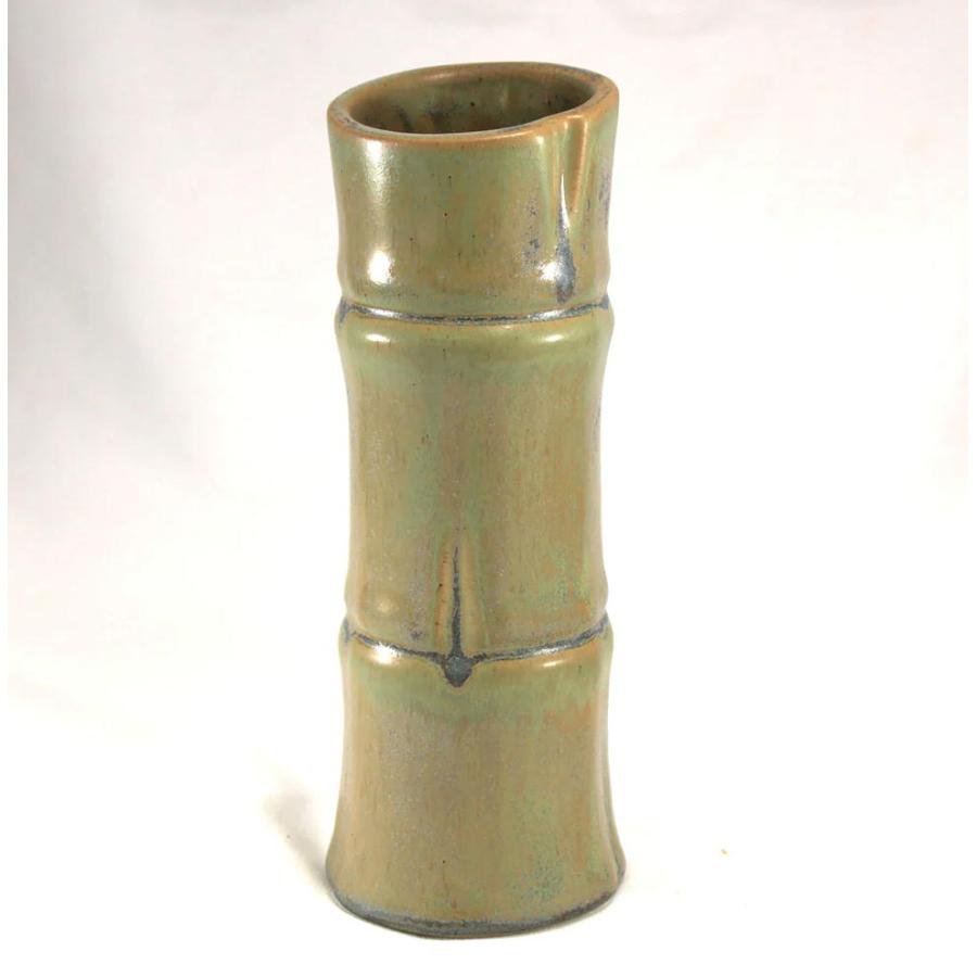 BAMBOO TIKI MUG - "STEELY DANG!"A piece of cut bamboo that is a ceramic Tiki Mug! The "Steely Dang! green satin glaze gives this mug an interesting yet natural look. Standing 7-1/2" tall x 2-3/4" in diameter and holding about 12 ounces this mug will be cornerstone in your collection.Please note: our dual-tone glazes have variance and no two mugs ever turn out the same.Height: 7.5 inchesCapacity: 12 oz.Material: Ceramic Stonewareココナッツやフラなどと同様にTiki Cultureにおいて確立されたイメージのあるバンブーをモチーフにしたアジアンテイストなマグ「BAMBOO TIKI MUG」、ヴィンテージ物でおなじみの伝統的なティキ・マグのTiki Farm版!グリーン サテン(Steely Dang)の釉薬は自然・ネイチャーな雰囲気です。高さ:約18.5cm※1体の価格です※デュアルトーン釉薬にはばらつきがあり、同じカラーリングになることはありません。ティキ&ハワイアン/TIKI & HAWAIIAN ティキ・ファーム/TIKI FARMトレーダー・ヴィックス/TRADER VIC'S ティキ・マグ/TIKI MUG