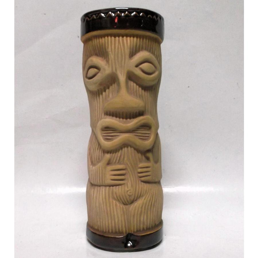 Vintage Tiki MugPaul Marshall Productions- PMP.60's VintageThe brown pottery mugs have a wood-textured exterior with a full body tiki god design;Similar to the classic Paul Marshall Products"peanut" mug design, the tiki on this mug has long, thin arms and legs.Beige unglazed ceramic, with brown glazed top and bottom.This have the sticker on the bottom that says Paul Marshall Made in Japan & also have the PMP engravement.This measure: 7" Tall & 2 1/2" Wide.Neither have any cracks.米国のTikiコレクターに人気の、PMP社・日本製造による、60年代のVintage Tiki Mugです。ORCHIDSモノ等に多数存在する、乾いた質感のピーナッツマグと呼ばれるタイプですが、なかなか出てこないPMPモノは、結構入手し難いです。背面に一か所チップがあるものの、使用感はほとんど感じられずディスプレイなどにはほぼ問題ない状態です。!　Tiki Questをお持ちの場合は、31pもご参照ください。高さ約18cm一応、ノークレーム・ノーリターンでお願いいたします