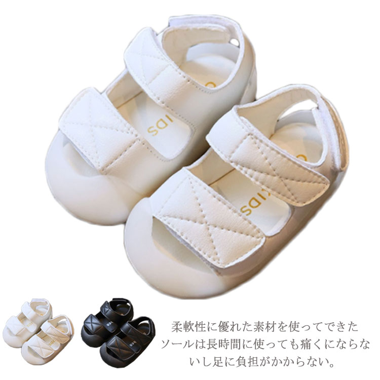 【柔らかい】柔軟性に優れた素材を使ってできたソールは長時間に使っても痛くにならないし足に負担がかからない。お子様の繊細な足を有効に保護できます。【快適な】 お子様の足に優しい~良い履き心地を実現し、長時間履いても疲れにくく、小さなお子様も安心してお使いいただけるのも嬉しいポイント。【通気性】通気性もとても良く涼しいので、春夏のお出かけにはピッタリ♪ 素足で履いても、靴下の上に履いてもとても可愛いので、どんな服によく合います。【ご用途】フォーマルだけでなく、カジュアルスタイルにも使える大人気アイテムです。子供の可愛さを倍増させます。子供ドレス、スーツスタイルに合わせたい、スポーツ、運動会、七五三、発表会、結婚式、入学式、卒園卒業など、様々な式典やお祝いの場で大活躍です。 サイズ 15 16 17 18 19 20 21 22 23 24 25 サイズについての説明 15：11.5cm 16：12cm 17：12.5cm 18：13cm 19：13.5cm 20：14cm 21：14.5cm 22：15cm 23：15.5cm 24：16cm 25：16.5cm 素材 革 色 ブラック ホワイト 備考 ●サイズ詳細等の測り方はスタッフ間で統一、徹底はしておりますが、実寸は商品によって若干の誤差(1cm～3cm )がある場合がございますので、予めご了承ください。 ●製造ロットにより、細部形状の違いや、同色でも色味に多少の誤差が生じます。 ●パッケージは改良のため予告なく仕様を変更する場合があります。 ▼商品の色は、撮影時の光や、お客様のモニターの色具合などにより、実際の商品と異なる場合がございます。あらかじめ、ご了承ください。 ▼生地の特性上、やや匂いが強く感じられるものもございます。数日のご使用や陰干しなどで気になる匂いはほとんど感じられなくなります。 ▼同じ商品でも生産時期により形やサイズ、カラーに多少の誤差が生じる場合もございます。 ▼他店舗でも在庫を共有して販売をしている為、受注後欠品となる場合もございます。予め、ご了承お願い申し上げます。 ▼出荷前に全て検品を行っておりますが、万が一商品に不具合があった場合は、お問い合わせフォームまたはメールよりご連絡頂けます様お願い申し上げます。速やかに対応致しますのでご安心ください。