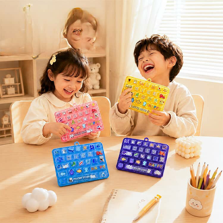 【2個セット】SNSで話題 可愛い キーホルダー 26キー スクイーズ キーボード バッグチャーム ストレス解消 グッズ 手遊び 無限 減圧 おもちゃ 暇つぶし ストレス発散 ストレス解消 グッズ 大人 子供 キーボード キーホルダー プレゼント mumei365-10009018 無名商店 サンプル画像3