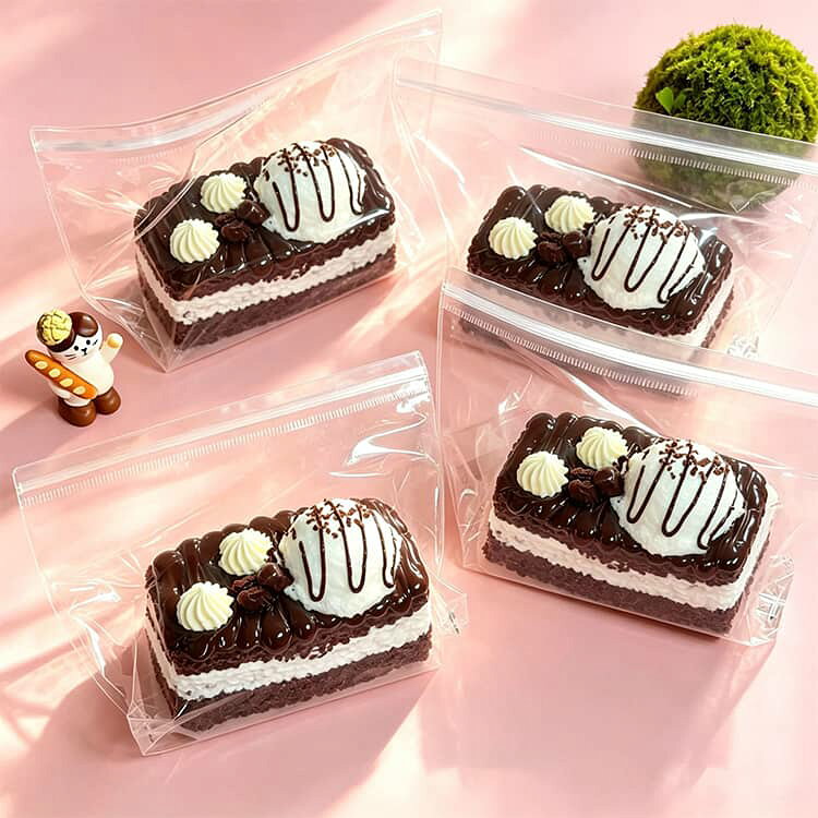 いちご 水感スクイーズ いちごケーキ スクイーズ ケーキ 袋のまま ふわとろ 水感 柔らか プルプル 低反発 ふわふわ 水感 食べ物 スクイーズ ストレス解消 粘着 高弾力 大きめ 握る 玩具 子供 大人 おもちゃ シリコン 安全無毒 伸縮性 mumei365-10010559 無名商店 サンプル画像3