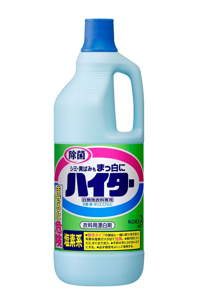 商品名 ハイター ［大］ 規格 1500ml 特徴 黄ばみ・黒ずみをとり、まっ白に仕上げる塩素系の白無地衣料専用漂白剤。除菌もできます。 ●色柄物、一部のせんいには使えません。 ●白無地衣料でも使えないものがありますので、表示を確かめてからお使いください。 【衣料用漂白剤（塩素系）】 成分 次亜塩素酸ナトリウム（塩素系）、水酸化ナトリウム（アルカリ剤） 次亜塩素酸ナトリウム濃度：製造時約6％※ ※保管によりゆっくりと分解し濃度が低下しますので、一定の濃度に希釈する際には希釈方法をご確認ください。 液性 アルカリ性 使用上の注意 使えるもの 白無地衣料専用 （白無地衣料でも使えないものがありますので注意してください。） ●水洗い・家庭洗たくができる白無地のせんい製品（木綿、麻、ポリエステル、アクリル） ●下の取扱い表示のついたもの ＜衣料が変色する場合があります＞ ★一部の樹脂加工された製品（ワイシャツのエリ・そで口など）は、黄変することがある。その場合、花王の[ハイドロハイター]で元にもどる。 ★日焼け止め剤がついた衣類は、ピンク色に変色することがある。その場合、衣料用液体洗剤を塗布してもみ洗いをする。 使えないもの ●水洗いできないもの、家庭洗たくできないもの ●塩素系漂白剤が使えないもの。 （下の取扱い表示のあるものには使わない） ●毛、絹、ナイロン、アセテート及びポリウレタンのせんい製品 ●色物・柄物のせんい製品 ●金属製の付属品(ファスナー、ボタン、ホック等の留具)がついた衣料 ●獣毛のハケ ★せんい自体が変質して黄ばんだものは、漂白剤でも元にもどらない。 試し方 原液を水で10倍に薄めた液を目立たない部分につけ、5分ほどで変色するものには使わない。 用途・使い方・使用量の目安 ●黄ばみ・黒ずみの漂白 ●衣料の除菌・消臭 ●赤ちゃんの衣料の漂白 ＜使い方＞ 【洗たく機・手洗いで】 ●洗たく用洗剤と一緒に使う。(ステンレス槽の洗たく機でも洗たく可) ＜使用量の目安＞ 洗たく機：水30Lに70ml（キャップ約3杯） 手洗い時：水5Lに12ml（キャップ約1/2杯） ●食べ物、飲み物、血液、汗によるシミの漂白 ＜使い方＞ 【つけおきで】 ●約30分（2時間以内）浸し、水ですすぐ。（生地を傷めたりすることがあるので2時間以上は浸さない。） ＜使用量の目安＞ ●1Lの水に10ml（キャップ半分弱） ※キャップ1杯は約25ml 使用上の注意 必ず使用前に使い方と使用上の注意をよくお読みください。 体調のすぐれない方は使用しないでください。 ●用途外に使わない。 ●認知症の方などの誤飲を防ぐため、置き場所に注意する。 ●原液で使わない。 ●熱湯で使わない。 ●容器を強く持ってキャップを開けると原液が飛び出す恐れがあるので注意する。 ●液が目や皮ふ、衣類につかないよう注意する。 ●使用する時は炊事用手袋を使用する。 ●水や他のものを入れたり、つめかえたりしない。破裂することがある。 ●効果が落ちるので、酸素系や還元系漂白剤と併用、混合しない。 ●金属製及びメラミン製の容器を使わない。 ●直射日光を避け、高温の所に置かない。 塩素系 ●酸性タイプの製品と一緒に使う（まぜる）と有害な塩素ガスが出て危険。 ●液が目に入ったら、すぐ水で洗う。 ●子供の手にふれないようにする。 ●必ず換気をよくして使用する。 応急処置 ●目に入った時は失明の恐れがある。こすらずただちに流水で15分以上洗い流し、痛みや異常がなくても直後に必ず眼科医に受診する。 ●飲み込んだ時は、吐かずにすぐ口をすすぎ、コップ1～2杯の牛乳か水を飲む等の処置をし、医師に相談する。 ●皮ふについた時は、すぐ水で充分洗い流す。異常が残る場合は皮ふ科医に相談する。 ●使用中、目にしみたり、せき込んだり、あるいは気分が悪くなった時は使用をやめてその場から離れ、洗眼、うがい等をする。 ※いずれも受診時は商品を持参する。 包装容器の材質 ボトル：PE キャップ：PP 中栓：PE 原産地 日本製 広告文責 株式会社　村源 019-623-1211 発売元 花王グループカスタマーマーケティング株式会社 区分 衣料用漂白剤お客様のご注文確認後に、【発送にお時間を頂く商品】【リニューアル品・製造中止品】の確認を致しまして 弊社より、ご連絡を差し上げる場合がございます。ご了承くださいませ。