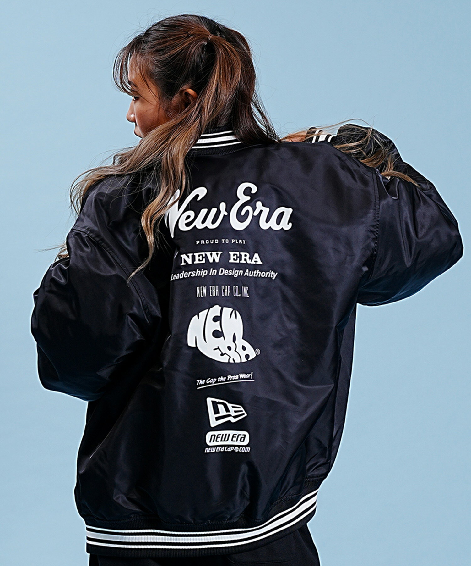 楽天ムラサキスポーツ楽天市場店NEW ERA/ニューエラ NYLON VARSITY JACKET ARCHIVE LOGO BLK MS レディース ジャケット スタジャン ブラック バックプリント ムラサキスポーツ別注 14141699