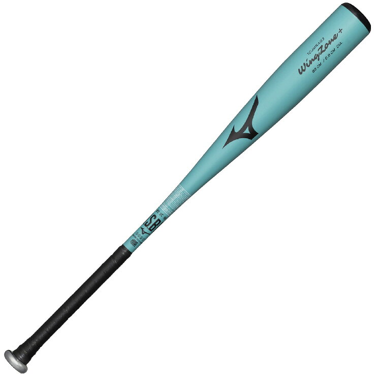 軟式用エントリーモデル。 ・ブランド：ミズノ MIZUNO ・カテゴリー：野球＆ソフトボール ・種目：軟式用バット ・商品名：軟式用金属製WINGZONE+ ・商品コード：1CJMRA0383 ・カラー：25：HISUI ・サイズ：83cm ・質量：平均670g ・バランス：ミドルバランス（ミドルヒッター向き） ・素材：超々ジュラルミン