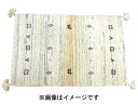 ※サイズによって柄の出方が変わります。自然の恵みをそのまま生かした無染色ウールの特別なギャッベ●とても細くやわらかくやさしいタッチ感が魅力のニュージーランドウールを100％使用し、貴重な手機織機によって丁寧に織り上げました。●水洗いをしっかり3回することにより、遊び毛を減らしています。●使用時間の経過とともに味わいが深まる「ギャッベ」。●ウール素材は暖かく冬に適しているイメージがありますが、温度差の激しい環境で育った羊から取れる羊毛(ウール)は、保温性と湿度を調節する機能に優れています。●夏の湿気にも適しておりオールシーズンご使用いただける素材です。●しっかりとした密度で、へたりにくく、もちもちの踏み心地も人気の秘密です。●こちらのギャッベは、四隅にフリンジをあしらい、愛らしさをプラスしました。 商品情報 サイズ約70×120cm素材パイル部：ニュージーランドウール100％生産地インド 270054930