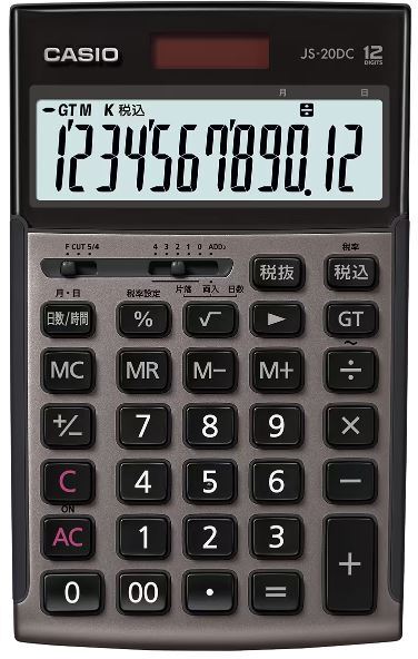 一般企業での経理、財務、簿記や金融機関をはじめとするプロのニーズを徹底追及。優れた早打ち対応設計、操作性、視認性など、ワンランク上の性能が簿記などの検定試験も強力にサポートします。■優れた品質をお約束するゴールド保証　お買い上げ後、5年間製品保証の対象といたします。実務など、ビジネスにおいても安心してお使いいただけます 商品情報 製品特長日数計算機能、時間計算機能、税計算（税額計算や税率の変更可能）、傾斜表示、大型ストッパー、5年間のゴールド（製品）保証、グリーン購入法適合商品、エコマーク商品（06135002）製品タイプジャストタイプ（手に持っても卓上でも）桁数12桁液晶ディスプレイ計算状態表示、3桁位取り表示キーの特徴数字が消えない2色成型樹脂キー（一部キーを除く）、凹凸キー、タッチ音が静かなサイレントタッチキーキーの機能早打ち機能（3キーロールオーバー）、ツーゼロ（00）、桁下げ（バックスペース：→）、サインチェンジ（符号切替）メモリーメモリー数 2、総合計（グランドトータル計算）、独立メモリー（M＋、M-、MR、MCキー方式）電源T・W・P（ソーラー・電池の2電源） 電池:CR2025 × 1 電池寿命:約7年（1日1時間使用時） オートパワーオフサイズ（奥行 × 幅 × 高さ）174.5 × 107 × 24.2 mm質量210 g JS20DCGBN　