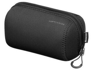 発売日：2016年11月4日交換レンズの収納に。クッション性抜群、レンズに合わせて仕切りを調整できるレンズポーチ。■水に強く伸縮性とクッション性の高い5mm厚の合成ゴムをクッション材に採用。■インナークッションが入っているので、レンズをしっかり守ります。■インナークッションは取外し可能なので、レンズの径や長さに合わせて仕切りを調整することができます。■引手はリングタイプなので開閉がしやすく、レンズをすぐに取り出すことができます。■開口時に手を入れて保持できる背面ハンドル付き。【仕様】 ●参考収容寸法　(最大)：φ90×150mm、(全インナークッション使用時)：φ80×135mm ●外寸法 φ95×160mm ●重量 約135g ●材質 ポリエステル、ポリクロロプレン ●参考収納機種 　Canon EF-S55-250mm F4-5.6 IS STM／Nikon AF-S DX NIKKOR 18-300mm f/3.5KLPLS90150　