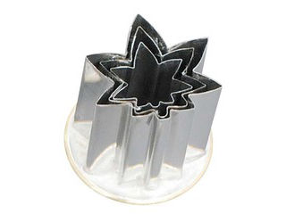 18−8　渕付抜型　紅葉　3pcs