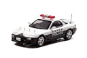 マツダのロータリースポーツカーRX-7(FD3S)をベースとしたパトロールカーを1/64スケールでモデル化。1990年代後半に国費で複数の県に配備されたこの車は20年以上経過し殆どが退役しているが、新潟県警察の車両は今でも稼働している。取締りには殆ど使われていないが、年頭視悦式など各種イベントごとなどには出てきているので見る機会は多い。近年両ドアのPOLICEの文字も入った。*クリアケース / 台座付き / パッケージサイズ：W114mm x D56mm x H48mm *版権元商品化許諾申請済*画像はイメージです。実際の商品とは異なる場合がございます。予めご了承ください。(C)Hiko7H7640021　