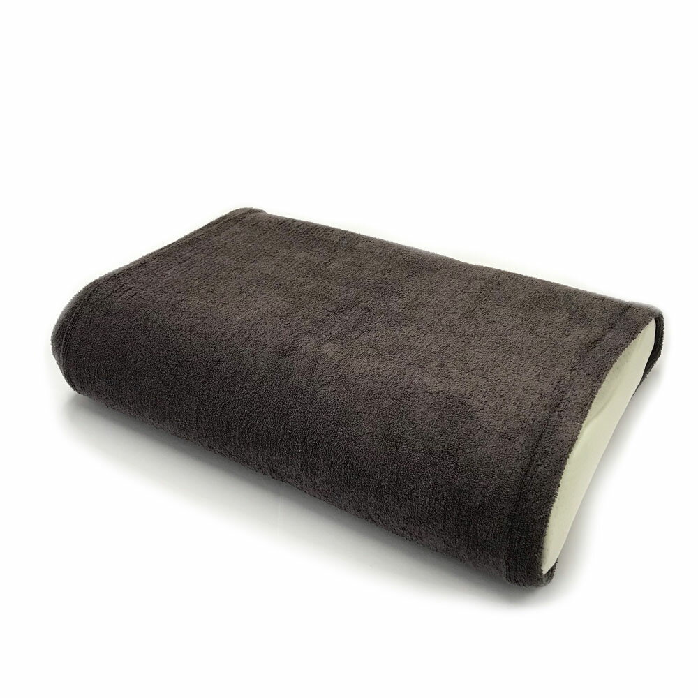 特殊な撚糸工法で創られた繊維「スーパーゼロ」は、糸1本1本にパーマのような撚りをかけることで、糸の間にたっぷりと空気を含み、ふんわりとした肌触りと優れた吸水性が特長。毛羽落ちも少なく、洗濯してもふんわり感が長く楽しめます。消臭機能付きで枕カバーに付着した、汗臭等気になるニオイを消臭してくれます。幅63×奥行43cmまでの枕に対応しています。※枕カバーに付着したニオイを取るもので、体から発するニオイを取るものではありません。 商品情報 サイズ幅52×奥行32cm組成綿91％・ポリエステル8％・ポリウレタン1％原産国日本 720103　