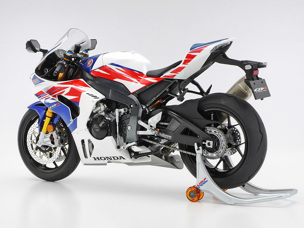 エムスタのTAMIYA タミヤ 1/12 オートバイシリーズ No.141 Honda CBR1000RR-R FIREBLADE SP 30th Anniversary｜アングル2
