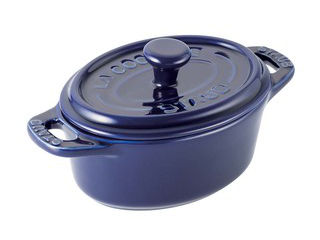 halloween-kitchen staub/ストウブ セラミックオーバルミニココット／40511−087　ブルー プロユース（業務用）として販売されている国内正規販売ルートの商品です。家庭用に付属されている生涯保証書（シリアルナンバー）は付属されておりません。予めご