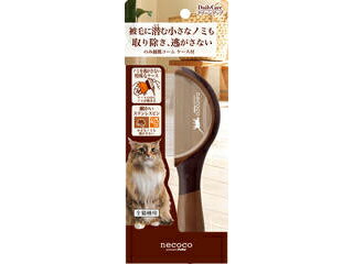 【メール便対応可5個まで】 細かいステンレスピンで、猫の被毛に潜む小さなのみも取り除きます。特殊なケースを採用しているので、ノミがケースの中に溜まり逃しません。中・大型犬の頭部・腰・肩の付け根・足の付け根等の骨の突出しているところに使用してください。フセやおすわり等の姿勢保持にも使用できます。必ずワンちゃんの体を実際にさわり、骨の突出しているところを確認してから使用してください。クッションがずれていないかをこまめにチェックし、必要に応じて2〜3時間毎に寝返りさせてください。床ずれ予防クッションを当てるだけでなく、清潔さを保ち、頻繁に寝返りさせたり適度な水分を摂取させてあげることで、より効果的に床ずれを予防できます。【使用方法】※中性洗剤を溶かした、ぬるま湯を用意してください。(1)ケースをコームにカチッと音がするまでセットします。(2)ノミを発見したら、その付近の毛にコームを差し込み、すばやくていねいに、取り除きます。※引っかかった場合は無理に引っ張らないでください。＜ノミの処理方法＞中性洗剤入ぬるま湯の上や中でケースを取り、ノミを沈めて処理します。※ノミは絶対につぶさないよう注意！＜手入れのポイント＞毛をかき分け、寄生するノミを探します。特に皮フが薄くやわらかい部位に寄生しやすいため重点的にチェックしましょう。(尻尾付け根→背中→足の内側→首筋→のど元等)【諸注意】本品は猫用です。お手入れ以外には使用しないでください。人やペットが破片等を誤飲しないように注意してください。万一、誤飲した場合は各医師に相談してください。子供が使用する場合は、大人が立ち会ってください。皮フに異常がある場合には、使用しないでください。症状を悪化させる恐れがあります。目・耳・口・肛門周辺のお手入れは各部に直接ふれないように注意してください。猫の皮フや被毛をキズつけたり、商品の破損につながりますので、無理な力で使用しないでください。破損する恐れがありますので、落とさないように注意してください。水ぬれや摩擦等で色落ちする場合がありますので、注意してください。火気や水気のそばでの使用や保管はしないでください。幼児・子供・ペットのふれない所に保管してください。 商品情報 材質本体：ABS樹脂・エラストマー樹脂、ピン：ステンレス、ケース：ポリスチレン本体サイズW53×H154×D15(mm)適応種全猫種(短毛猫・長毛猫)原産国または製造地日本 216538000　