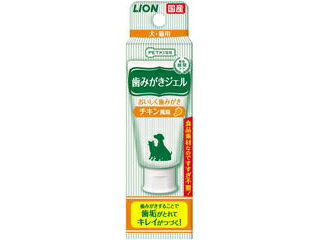 ・チキン風味で、おいしく歯みがき！使いやすいジェルタイプです。・口臭ハーモナイズド香料で嫌なニオイをいい香りにチェンジして息さわやか。・食べられる成分なのですすぎ不要です。・犬・猫のどちらにも使えます。【諸注意】本品は犬・猫専用の歯みがきジェルです。犬・猫以外には使用しないでください。ふだん犬・猫の世話をしている大人が使用し、犬や猫が指を噛むなどの事故に十分に注意してください。犬や猫に異常が現れた時は使用を中止し、本品を持参の上、獣医師にご相談ください。犬や猫に容器を噛ませないでください。乳幼児や認知症の方などやペットの誤飲・誤食を防ぐため、置き場所に注意してください。高温になるところや、直射日光のあたる場所には置かないでください。開封後は早めに使用してください。※人には使用しないでください。 商品情報 成分ソルビトール、グリセリン、グリセリン脂肪酸エステル、ポリアクリル酸Na、保存料、リン酸水素二Na、キサンタンガム、アルギン酸Na、香料、ポリリジン、ポリリン酸Na、スクラロース、リン酸二水素Na、ピロリン酸Na使用期限3年原産国または製造地日本 013544000　