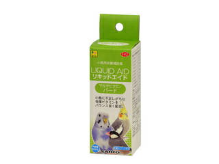 ・健康な腸内環境を保つ、オリゴ糖配合。・着色料不使用／安息香酸ナトリウム不使用。・シード食や小食の小鳥に不足しがちな、各種ビタミンをバランス良く配合した、飲み水に混ぜて与える液体マルチビタミンです。健康維持や体調管理、季節の変わり目や換羽期の栄養補給にお役立て下さい。・ビタミンC等の壊れやすい成分を守るために、遮光性とビタミンの保存性能が高い、高密度ポリエチレン容器を使用しています。【諸注意】・本品は、小動物用栄養補助食です。他の目的には使用しないで下さい。・開封後は、必ずしっかりとキャップを閉じて密封し、賞味期限の有無に関わらず早目にご使用下さい。・直射日光が当たらない、乾燥した涼しい場所に保管して下さい。・幼児やペットが触れられない場所に保管して下さい。・飲用水に適量を混ぜて与え、使用する給水ボトルや食器は毎日洗浄するようにして下さい。・飲用水の劣化や過剰摂取の防止のため、飲み残した水は必ず破棄し、本品を継ぎ足さないで下さい。 商品情報 材質オリゴ糖、D-ソルビトール、グリセリン、ビタミン類(A、D3、E、C、B1、B2、B6、B12、ニコチン酸アミド、パントテン酸カルシウム、葉酸)エネルギー307kcal使用方法・給与目安：1週間に2〜3回を目安に飲用水に混ぜて与えます。　・よく振ってから、飲用水100mLに対し、本品を約2mL混ぜて下さい。　※付属の計量スプーンは、すりきりで約2mLになります。　※1mLは約20滴です。賞味期限540日原産国または製造地日本 714252000　