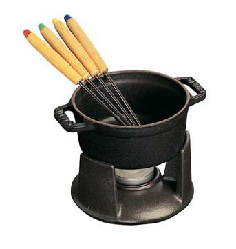 staub ストウブ ミニ・チョコ フォンデュセット／1400423 黒 プロユース（業務用）として販売されている国内正規販売ルートの商品です。家庭用に付属されている生涯保証書（シリアルナンバー）は付属されておりません。予めご了承ください。