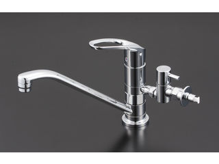 【特徴】リフォームに最適日本工業規格品。JIS規格の耐寒性能を充たした商品。泡を含んだやさしい泡沫吐水で、気になる水はねを抑えました。さらに従来品に比べ約30％の節水（KVK社比）を可能にしました。レバー1本で吐水・止水・温度調節・流量調節の操作がスムーズにできます。（高性能DLCコンパクトカートリッジ採用）。本体固定は、馬蹄式又は省施工ナットで簡単。止水栓との接続はブレードホース・クイックファスナーでラクラク施工。取付穴兼用型（φ33mm〜φ47mm）。分岐止水栓付。分岐止水栓は湯・水どちら側にも接続できます。。馬蹄式六角ナット/ブレードホース・クイックファスナー式。一般地用は、水側逆止弁なし、湯側逆止弁あり。寒冷地用は、水側・湯側とも逆止弁なし。緊急止水機能付で万一接続部が外れても、瞬時に水が止まります。2300706　