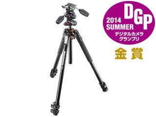 携帯性と実用性、耐荷重が向上した、人気の190シリーズのリニューアル最新機種 MTXPRO3と新機構の3ウェイ雲台（MHXPRO-3W）のお得なキットです。■新190シリーズの三脚には、片手の1アクションで伸ばせる「クイックパワーロックレバー」デザインを採用し、安定かつスピーディーなセットアップを実現しました。 ■新しいセンターポールは、収納に優れているだけでなく、一本の指だけでも、水平ポジションに動かすことも可能です。■プロ用機材ラインから、イージーリンクアタッチメントを導入し、LEDライトやリフレクターなどのアクセサリーの装着もできるようになり、撮影の可能性の幅を広げます。【仕様】●センターポール　rapid ●センターポールチューブ直径　25mm ●センターポール断面　hree-faceted ●センターポール段数　1 number ●付属用　3/8 attachment type ●伸高（センターポール格納時）148.0 cm ●全伸高　173.0 cm ●最低高　　　9.0 cm ●格納高　72.0 cm ●素材　aluminum ●脚チューブ直径　　26. 22.5. 19 mm ●脚断面　D shape ●脚段数　3 number ●色　black color ●開脚角度　25°.46°.66°.88° ●耐荷重　12 kg ●自重　3 kgMK190XPRO33W　